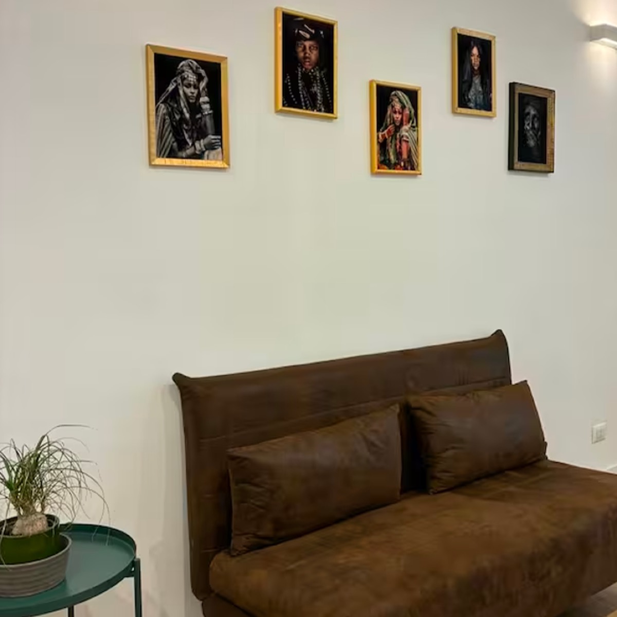 Soggiorno luminoso dell’appartamento 7 Doors a Torino