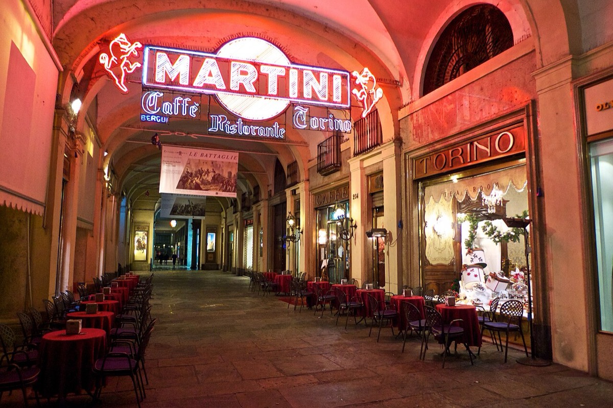 Portici di Piazza San Carlo a Torino all’ora dell’aperitivo